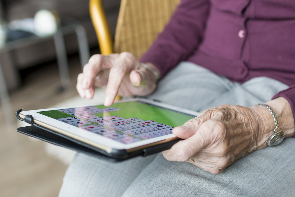 Riding the Digital Wave: A Senior's Guide to Embrace Senior friendly Technologies‍